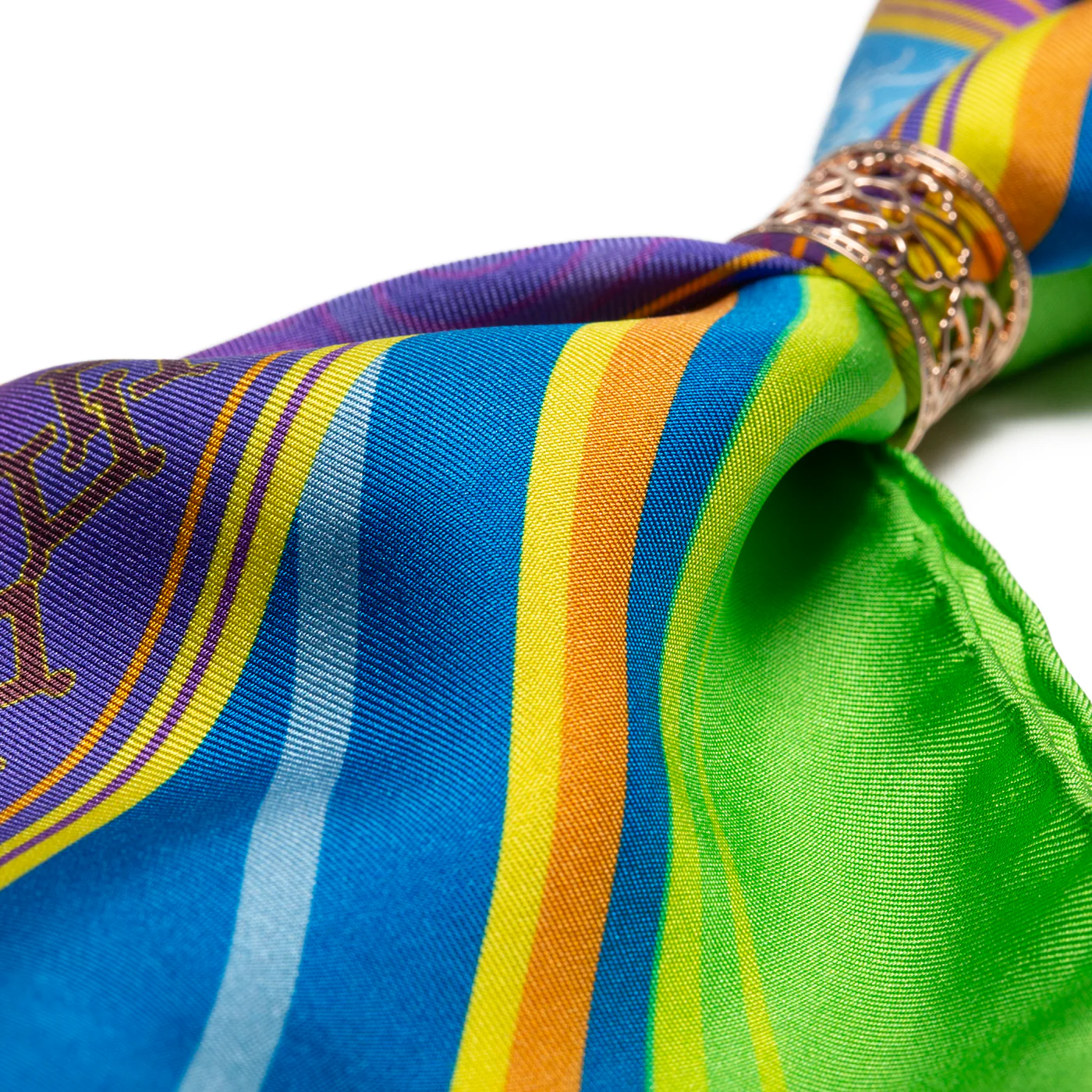 Elegance of the Yi Scarf - Image 3