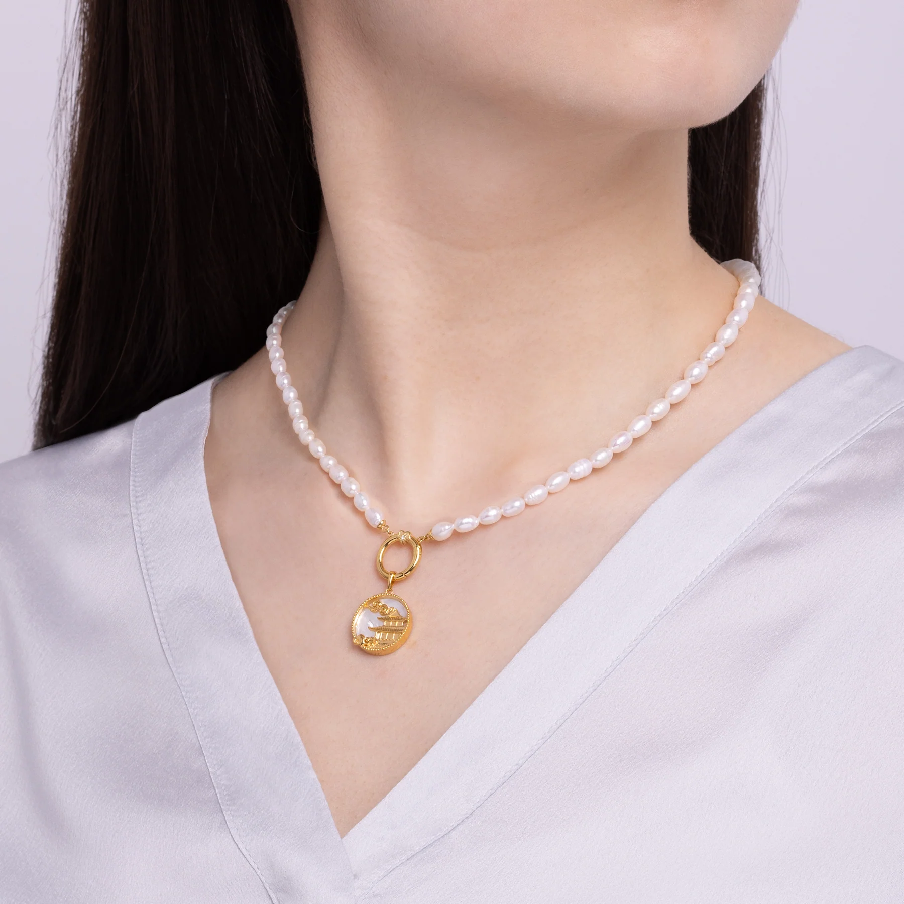 Pearl Charm Clasp Necklace Gold - Image 4