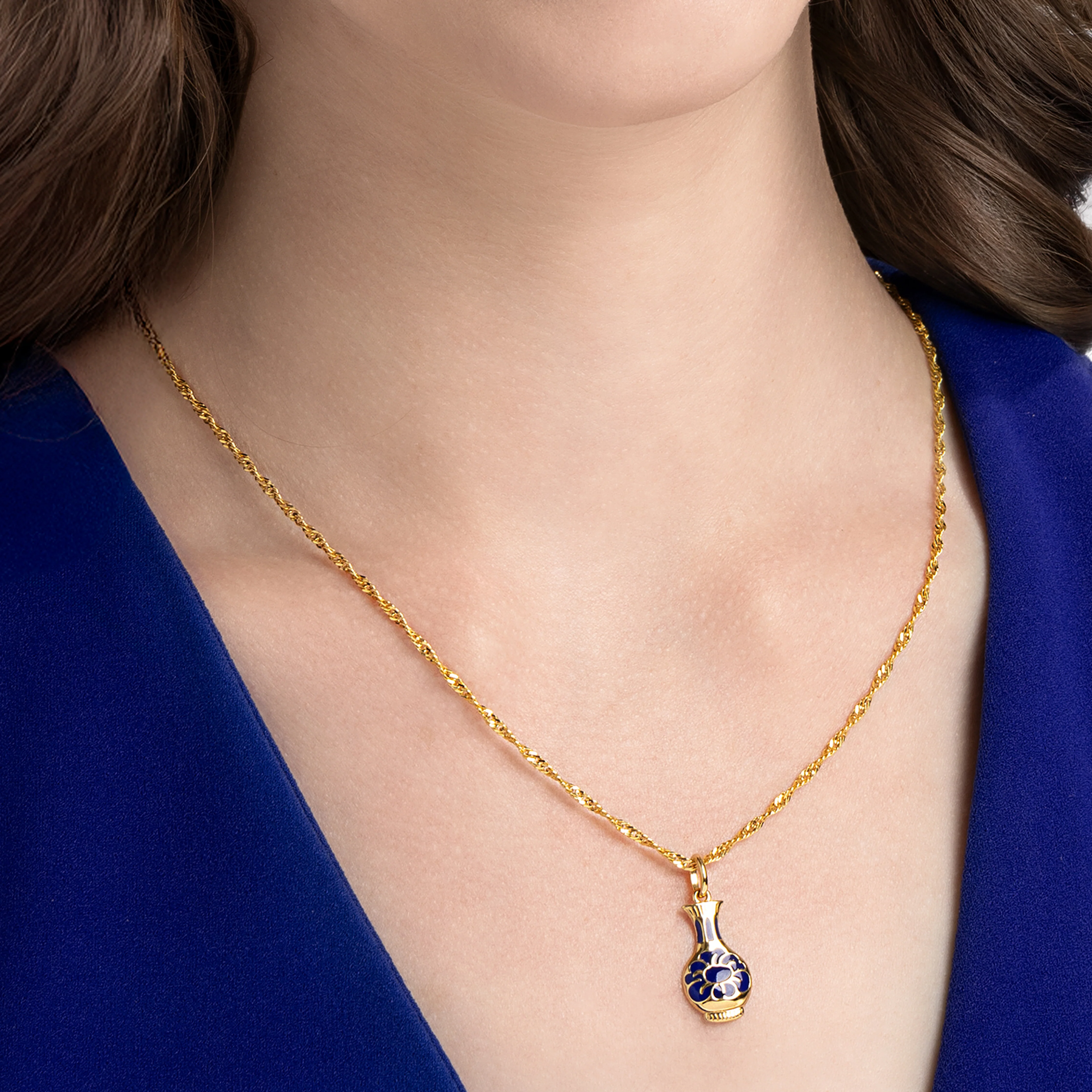 Porcelain Grace Charm Gold - Image 4