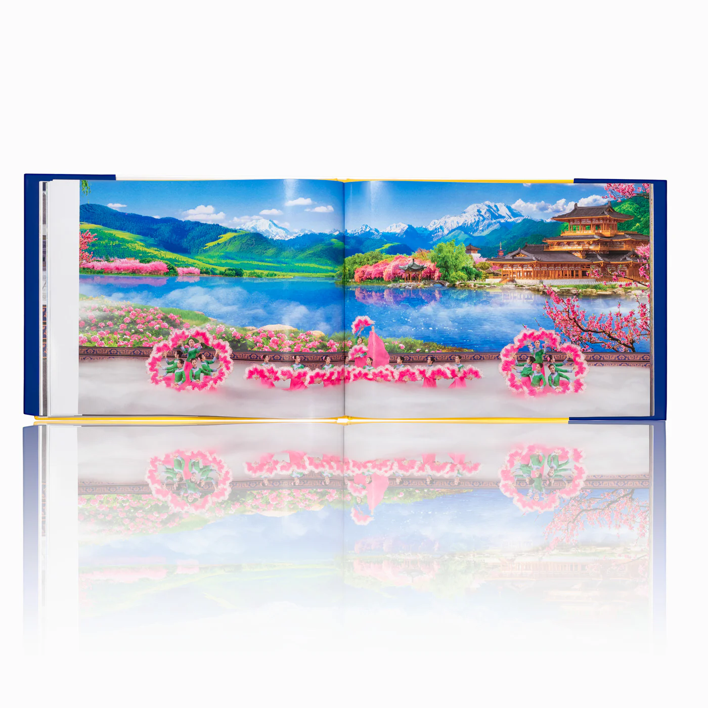 Shen Yun Photo Album 2021 - 2022 - Image 2