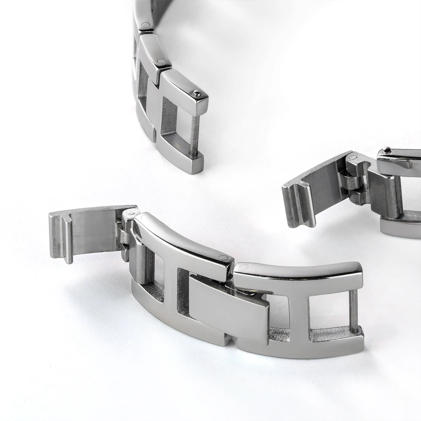 Tang Shield Bracelet - Image 3