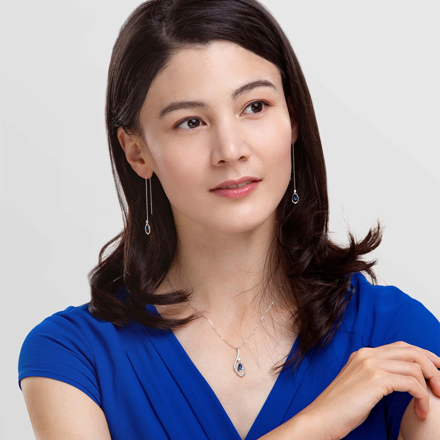 The Heavenly Phoenix Necklace 18kt White Gold with Sapphire - Image 4
