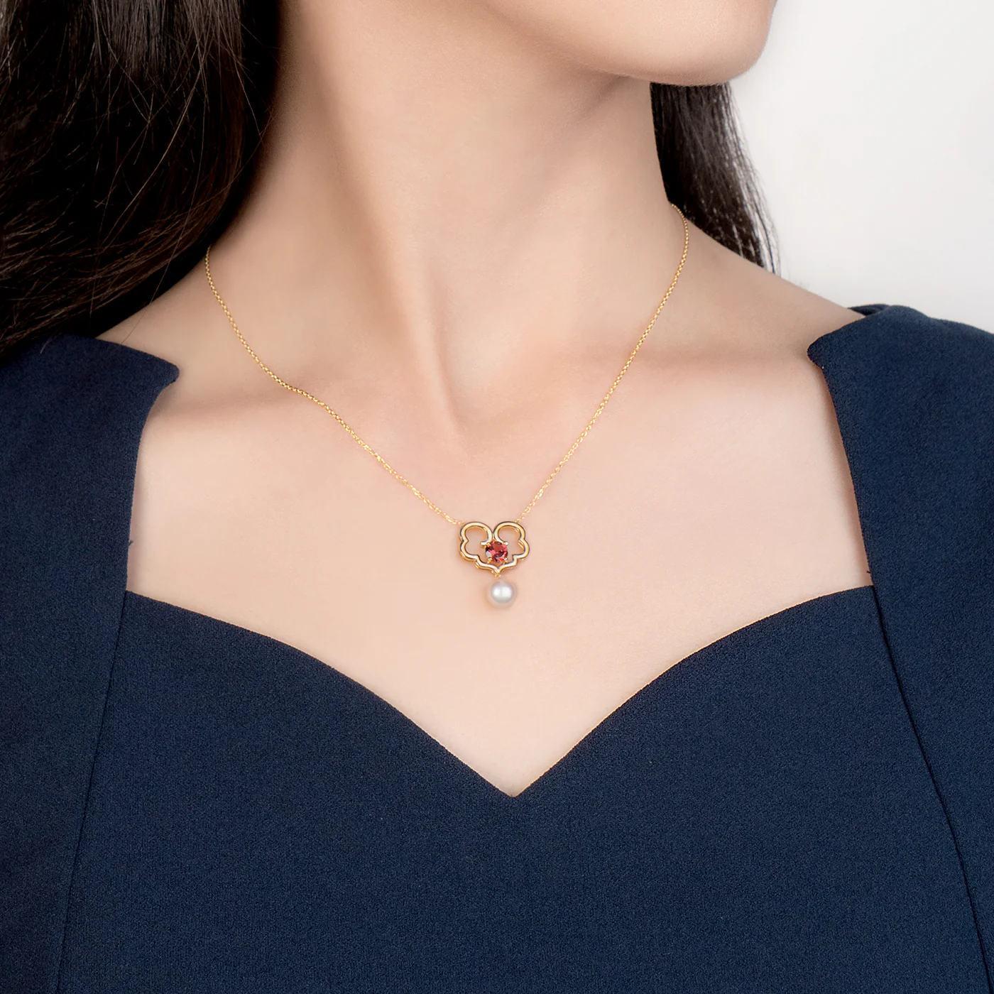 The Timeless Blessings Necklace 18kt Yellow Gold with Spessartite Garnet - Image 3