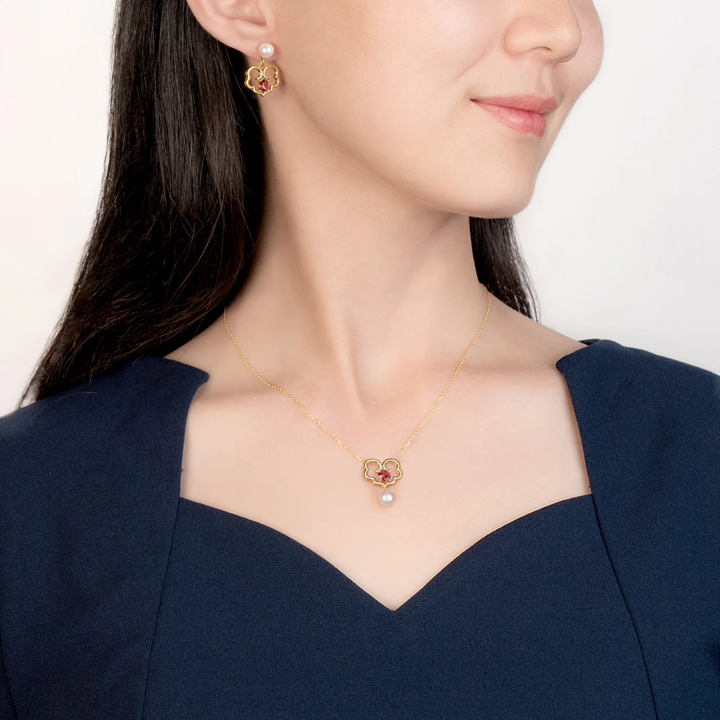 The Timeless Blessings Necklace 18kt Yellow Gold with Spessartite Garnet - Image 4