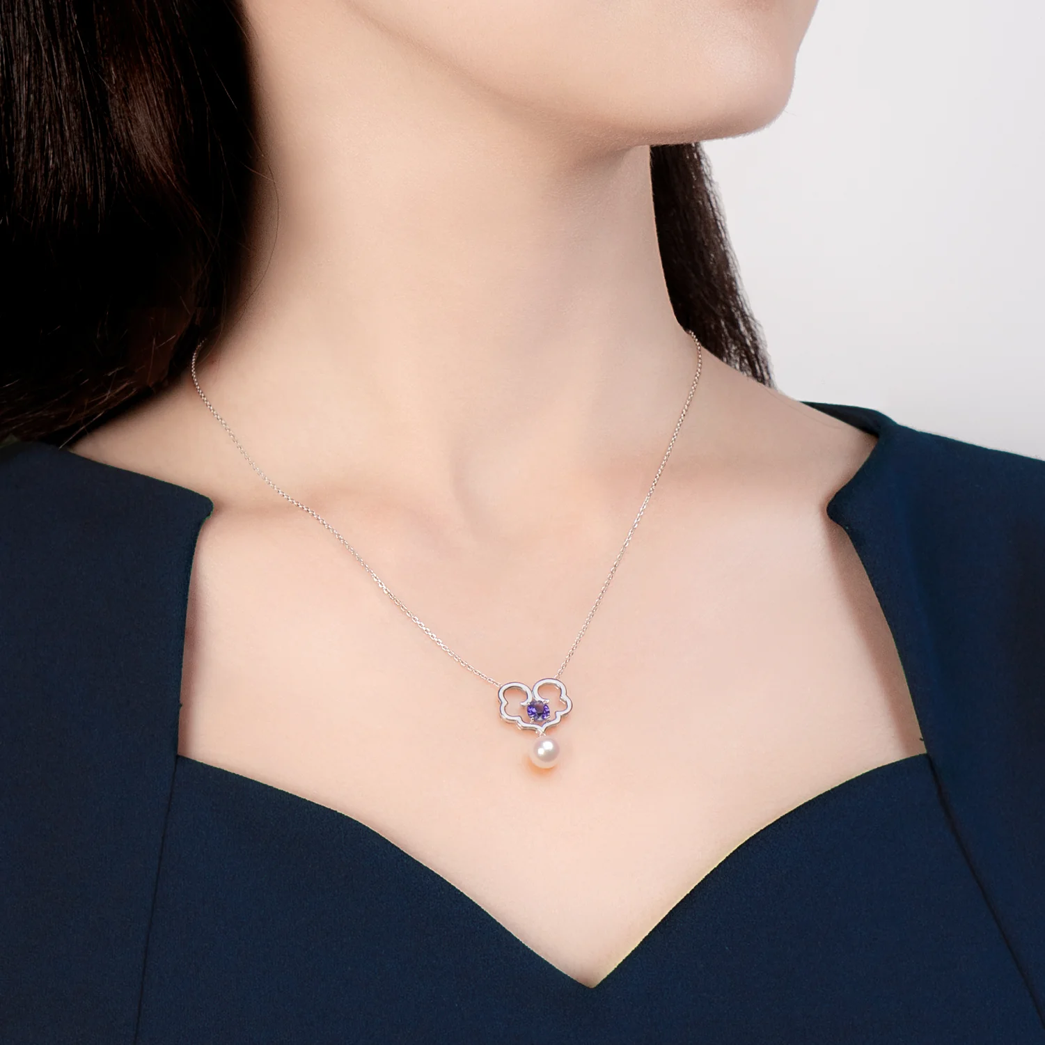 The Timeless Blessings Necklace 18kt White Gold with Tanzanite - Image 3