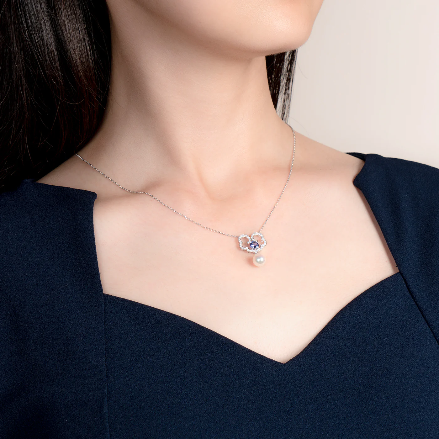 The Timeless Blessings Necklace 18kt White Gold with Tanzanite and Diamond - Image 3