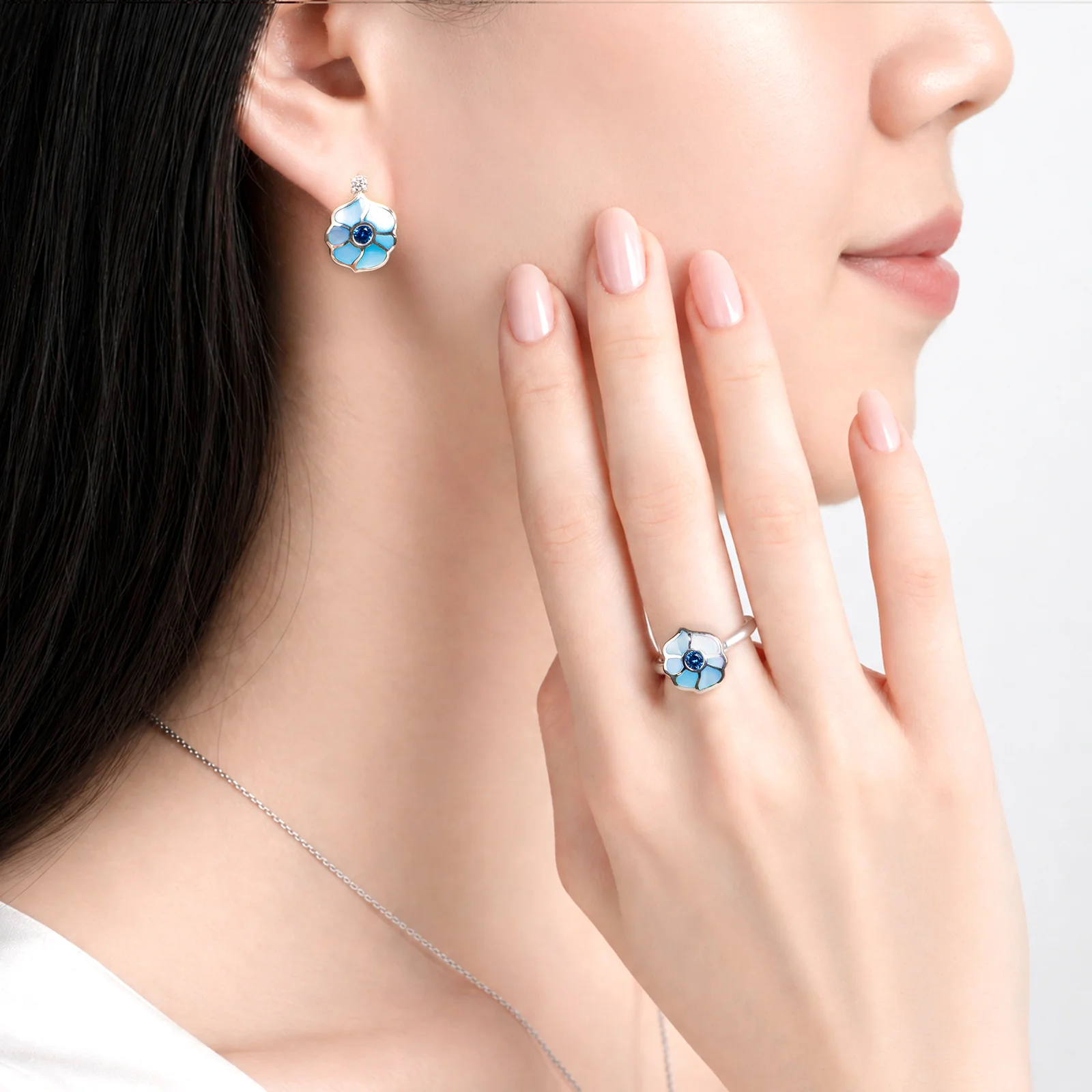 Windmill Grace Stud Earrings Blue - Image 2