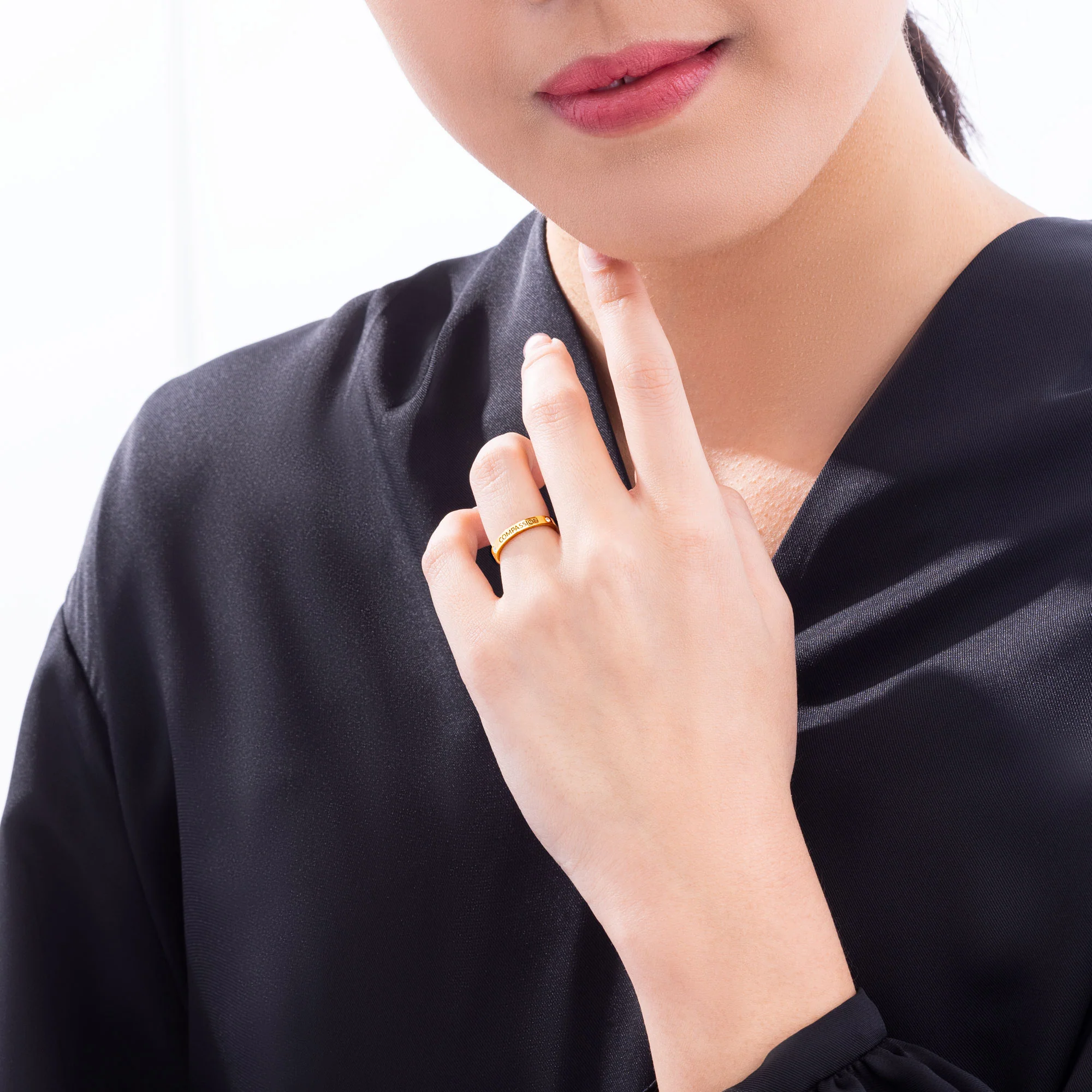 Zhen Shan Ren Timeless Bliss Ring 18kt Yellow Gold, 2.5mm wide - Image 2