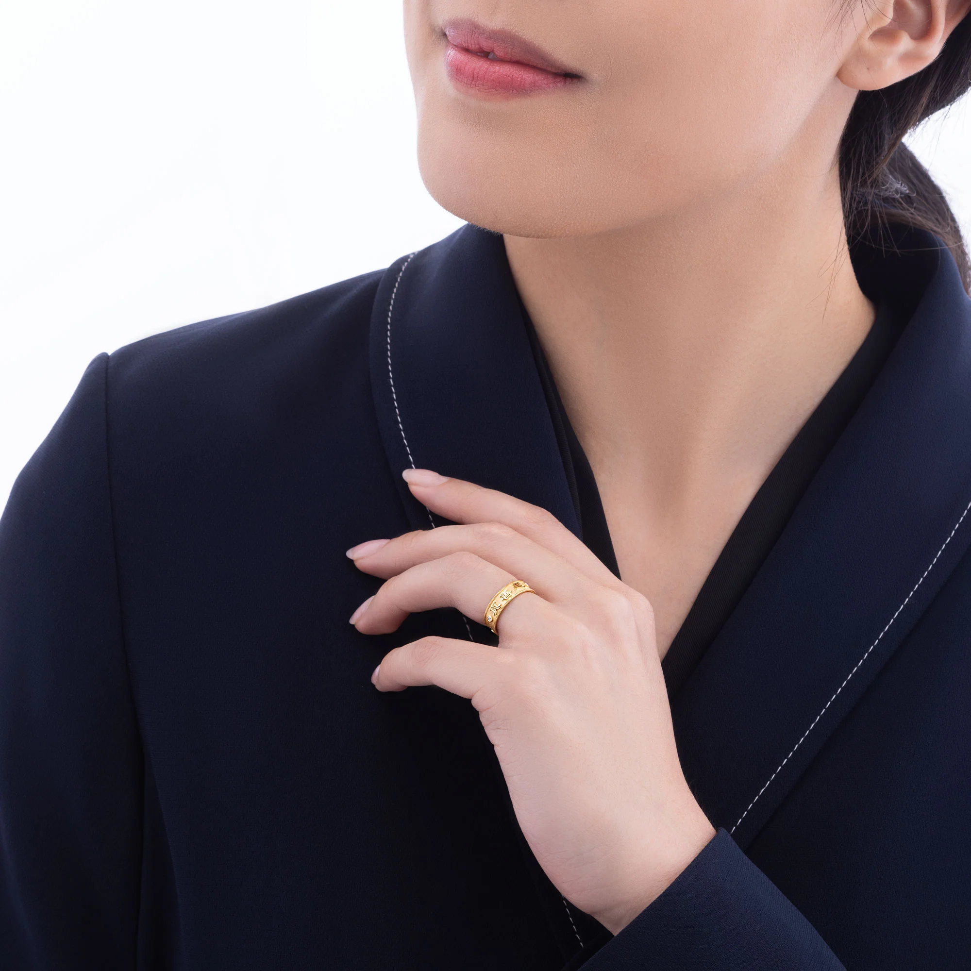 Zhen Shan Ren Timeless Elegance Ring 18kt Yellow Gold, 5mm wide - Image 2